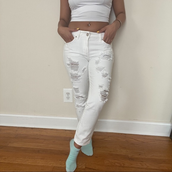 Distressed Jeans - Picture 2 of 6